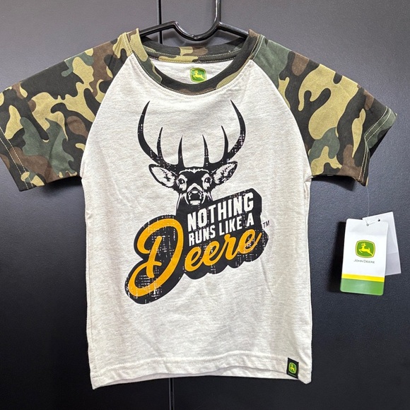 John Deere Nothing Runs Like A Deer logo, camo, 6 point buck, short sleeve - Picture 1 of 4